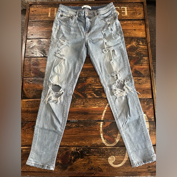 Kancan light wash distressed skinny jean. Size 7 - Picture 3 of 3